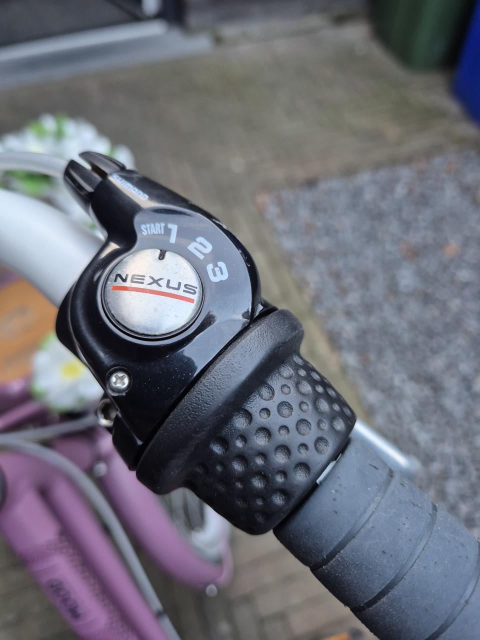 Roze Alpina Mood meisjesfiets 24 inch 3 versnellingen