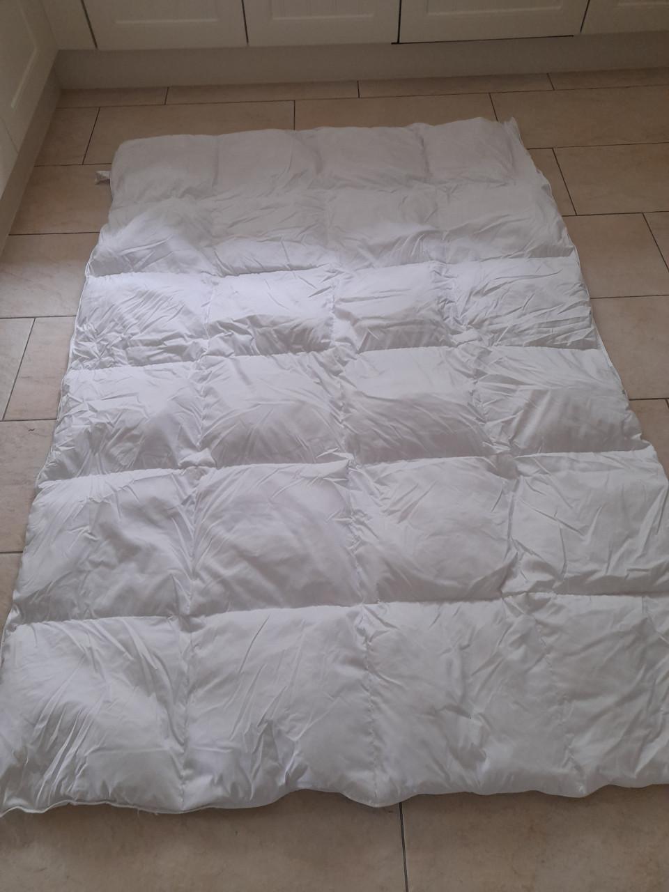 4 seizoenen donzen dekbed ( in nette schone staat ) 140 x 200