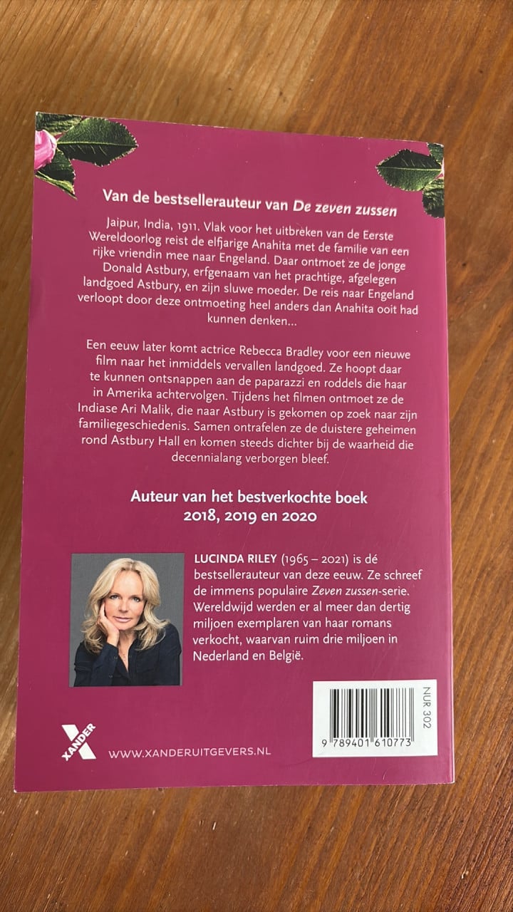 Boek de Nachtroos van Lucinda Riley