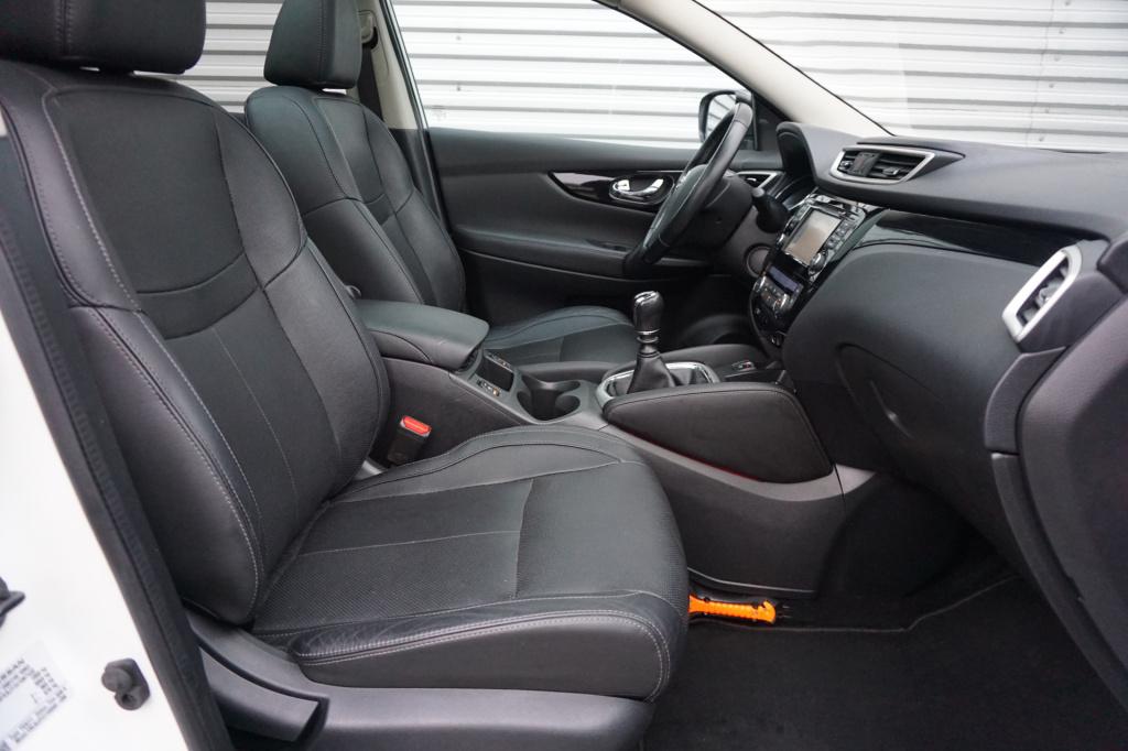 Nissan Qashqai 1.2 premier edition climate / navi / camera / dab / cruise /