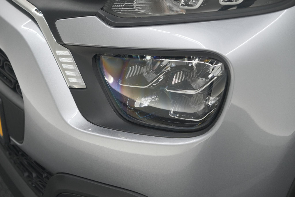 Citroen C3 puretech 110 shine | camera | navigatie | apple carplay | parkee