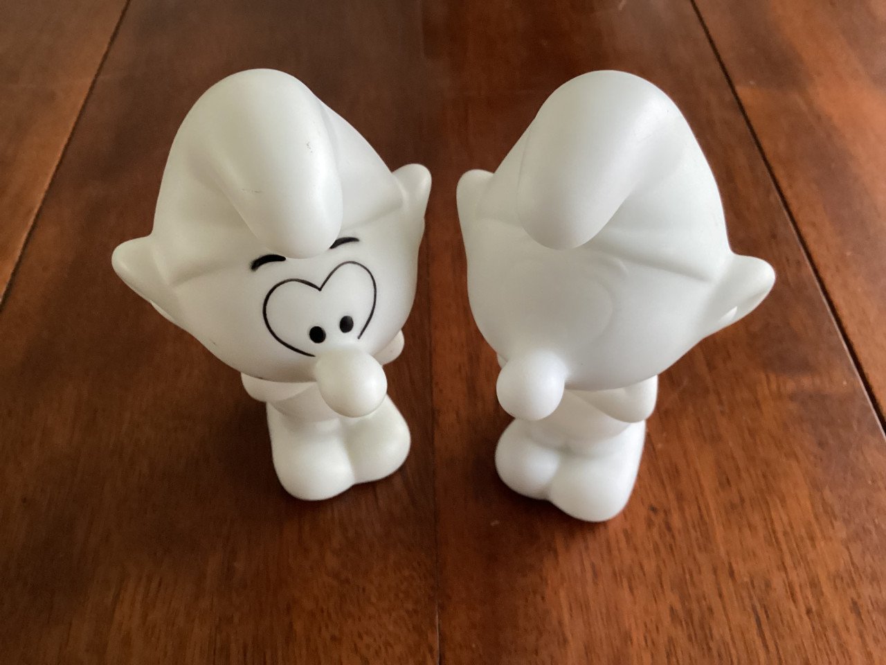 2 lichtgevende Smurfen.