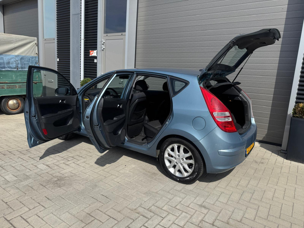 Hyundai I 30 1.6i dynamic luxe/156.000/nap/vol jaar apk/airco