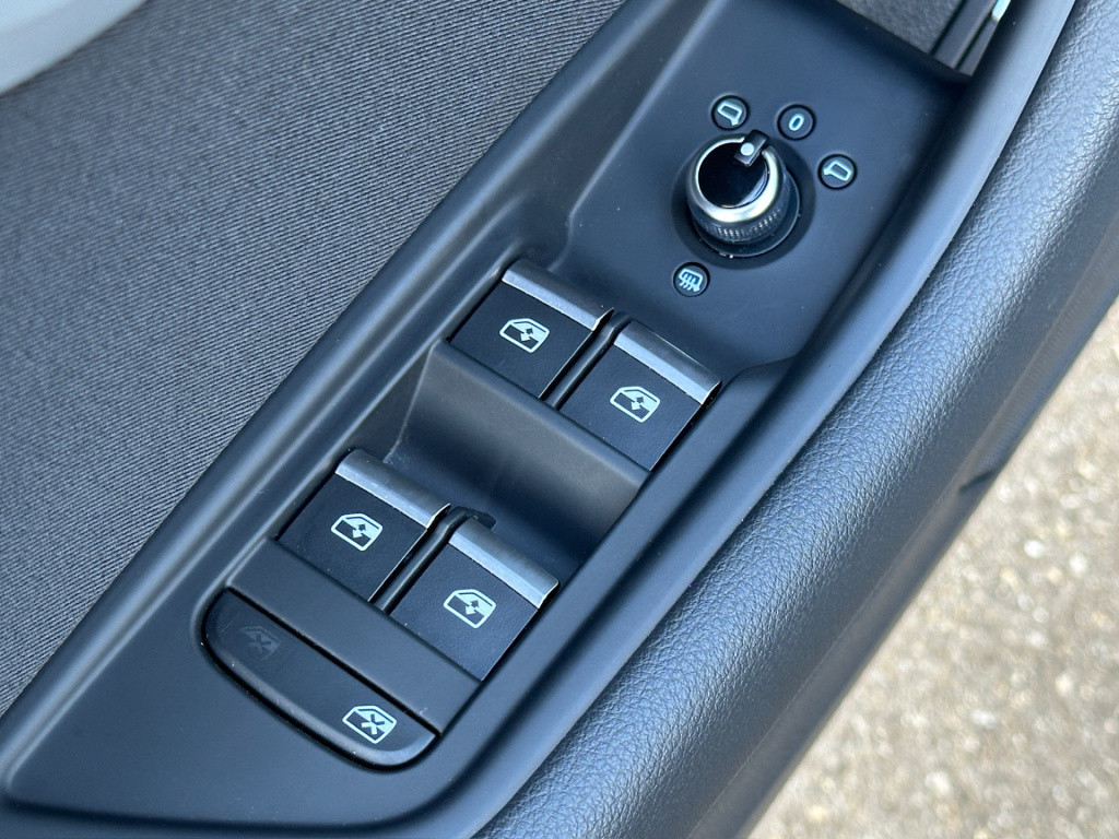 Audi A4 avant 40 tfsi 204pk s-tronic s-line | led | black optiek | virtual 