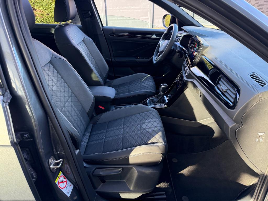 Volkswagen T-roc 1.5 tsi r-line | black style | panoramadak | 19 inch | cam