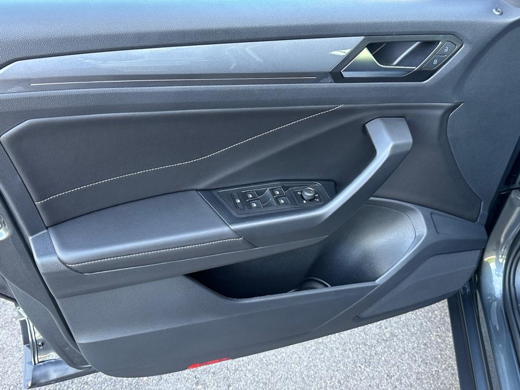 Volkswagen T-roc 1.5 tsi 150pk dsg style | trekhaak | navi | iq light | ada