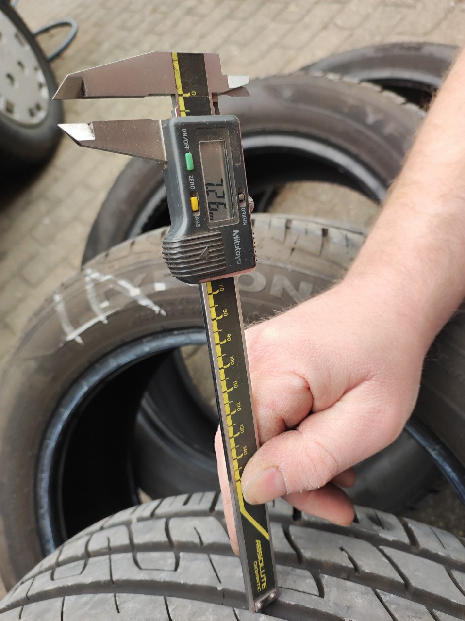 4 Zo goed als nieuwe Tyfoon zomerbanden 185/55 R16 V