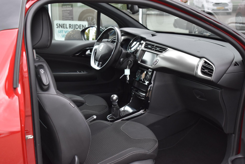 Ds Ds 3 1.2 puretech so chic | cruise control | climate control | navigatie
