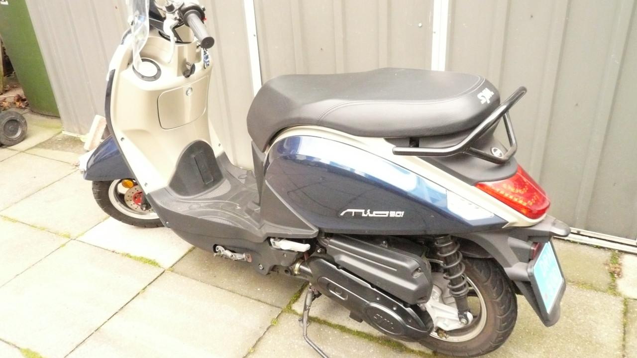 Sym mio snorscooter als nieuw.