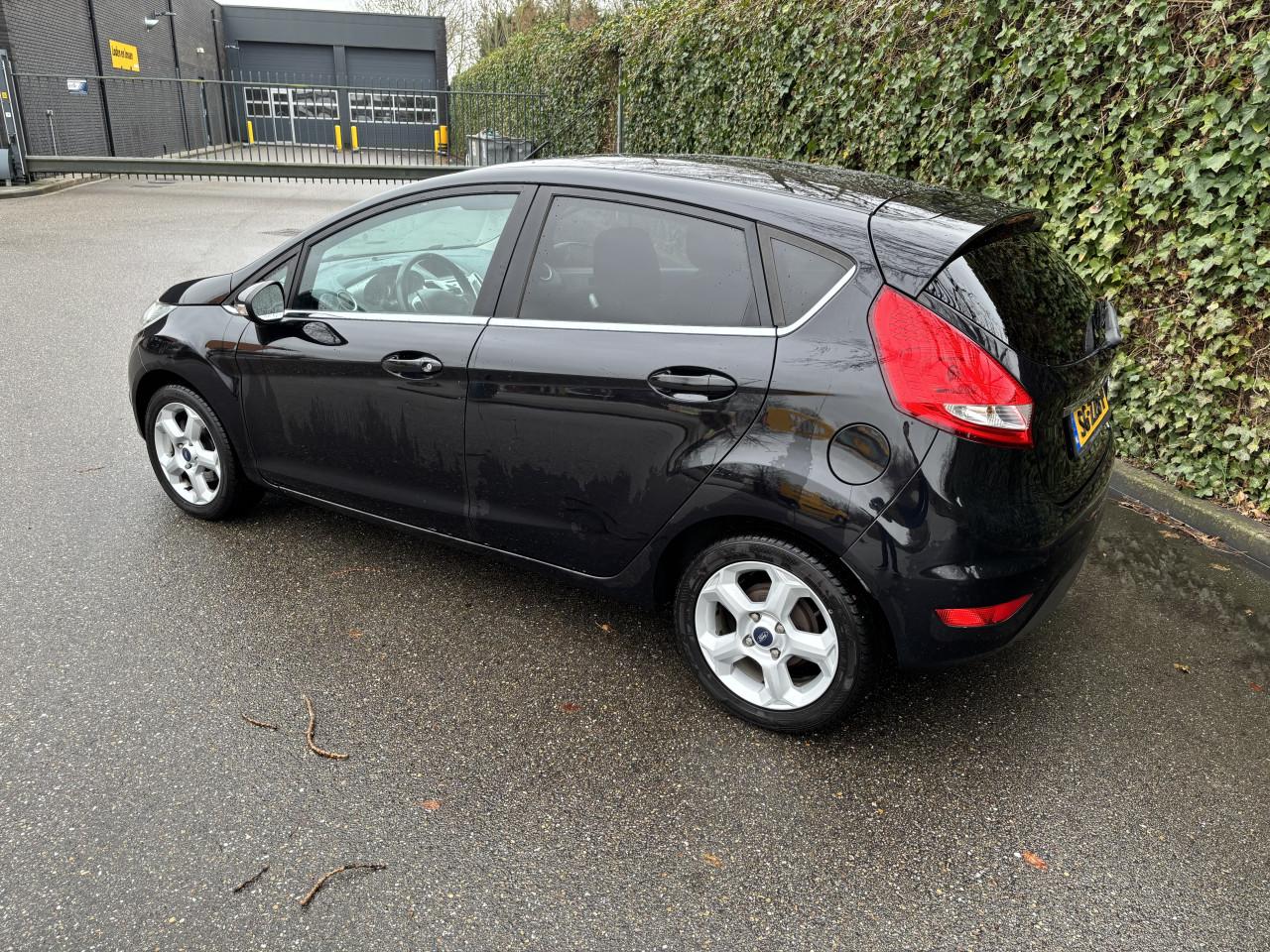 Ford Fiësta 1.25 60KW 5DR 2010 Zwart