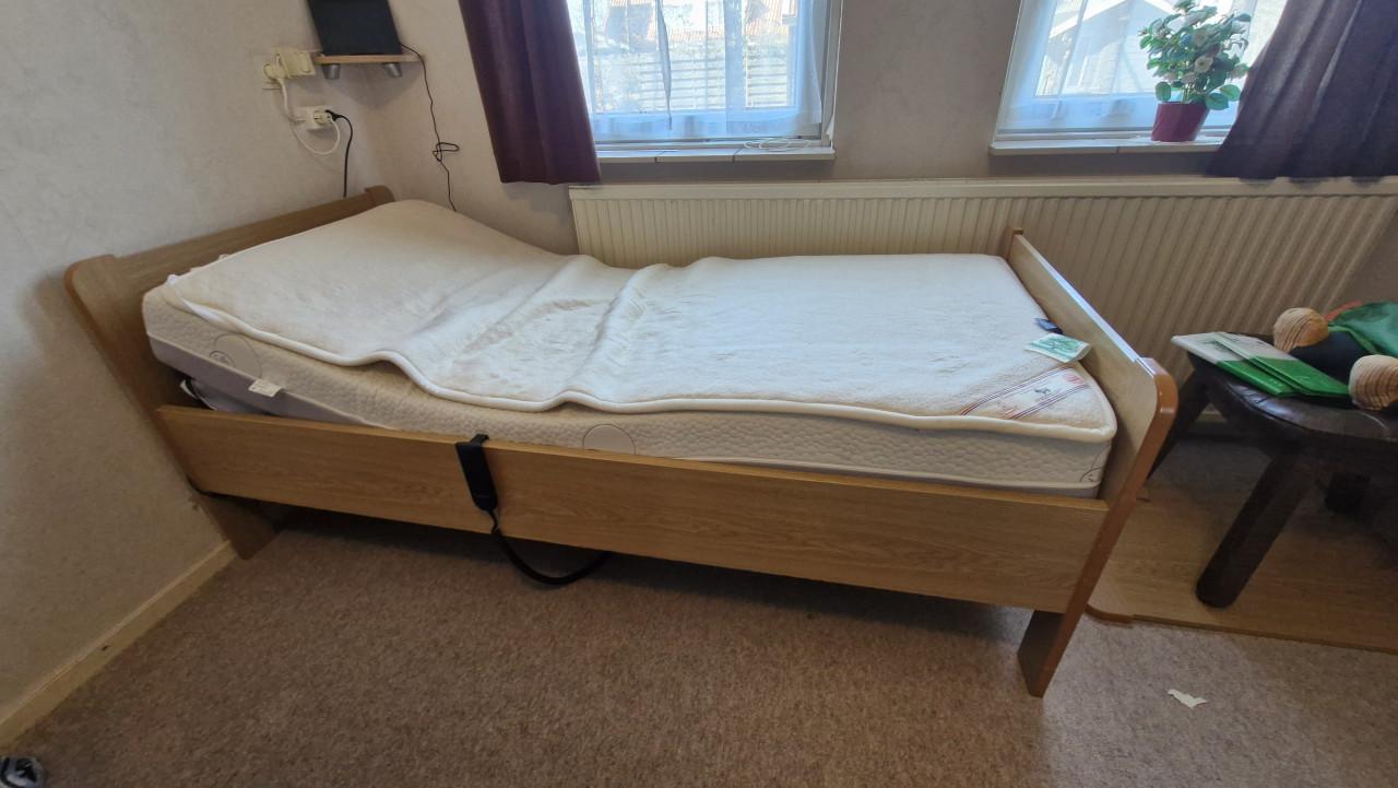 Seniorbed verstelbare lattenbodem