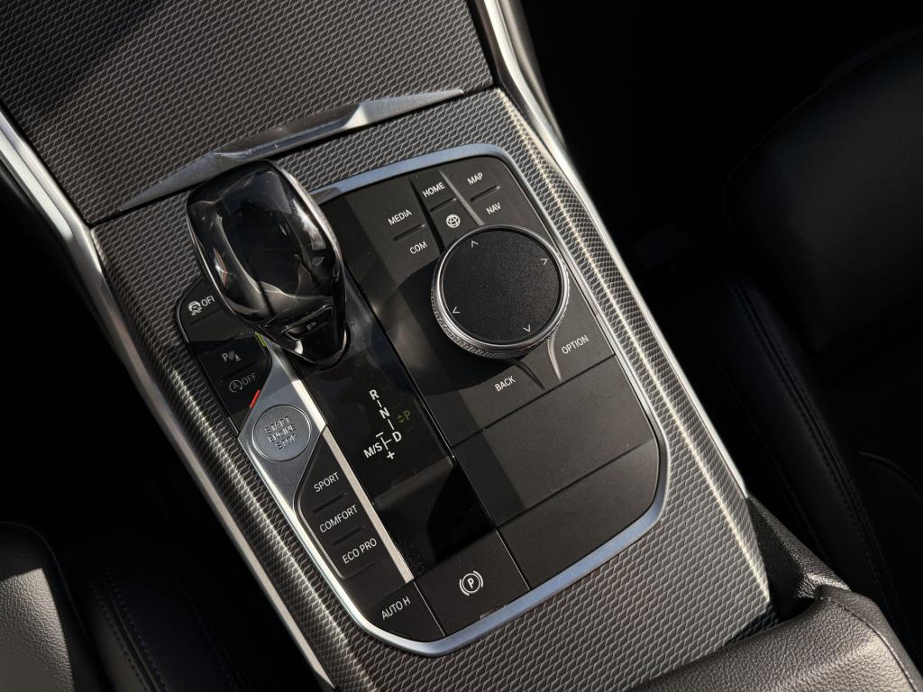 BMW 3-serie 320i m-sport | cruise | m zetels | apple carplay | navi | sfeer