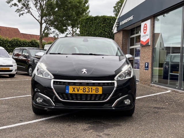 Peugeot 208 blue l. allure 1.2 pt-82pk | navigatie & bluetooth & applecarpl