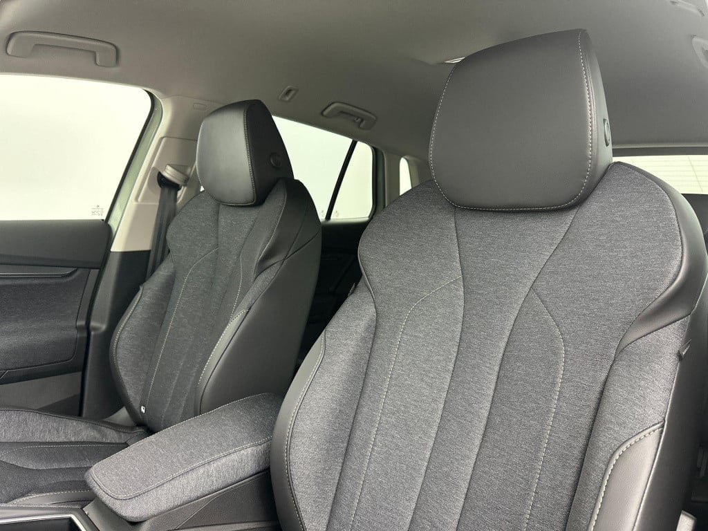 Skoda Elroq business edition tour elektromotor 210 kw / 286 pk
