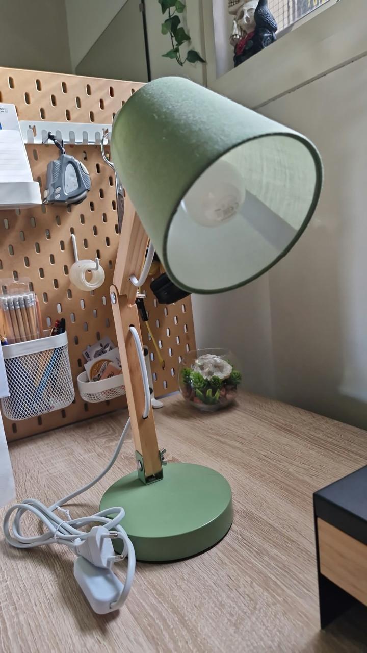 Lichtgroene bureaulamp Olaf (klein en compact) Leenbakker