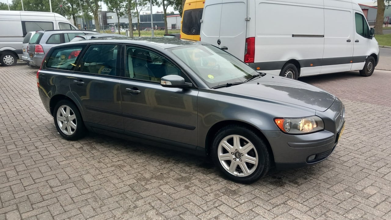 Volvo V50 2.4 Edition 1  Automaat !! station bj:2006 airco lm-velgen