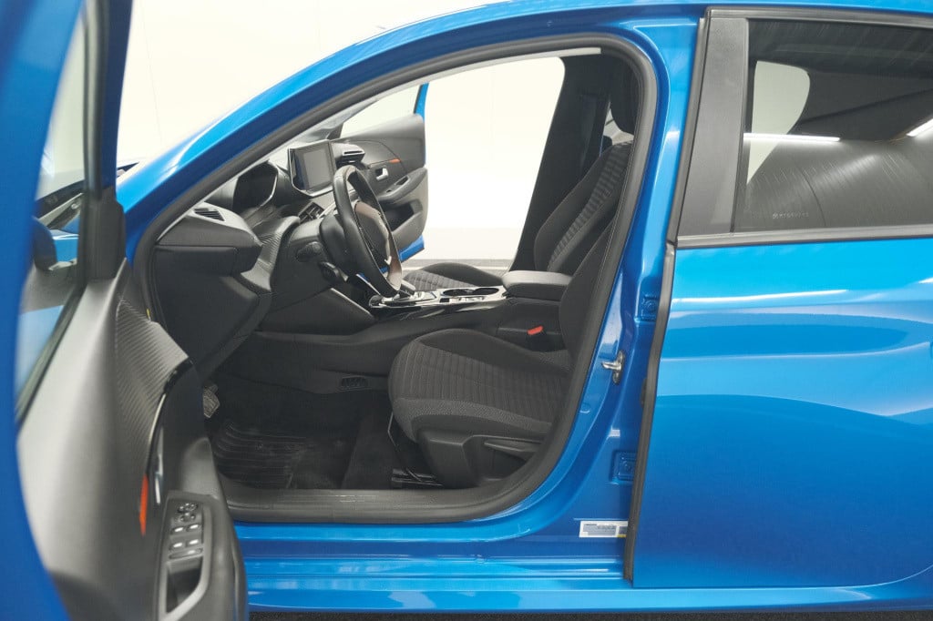 Peugeot 208 ev active pack 50 kwh | parkeersensoren | apple carplay | clima