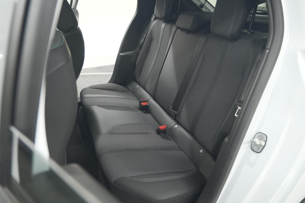 Peugeot 208 puretech 100 allure | adaptieve cruise control | camera | apple