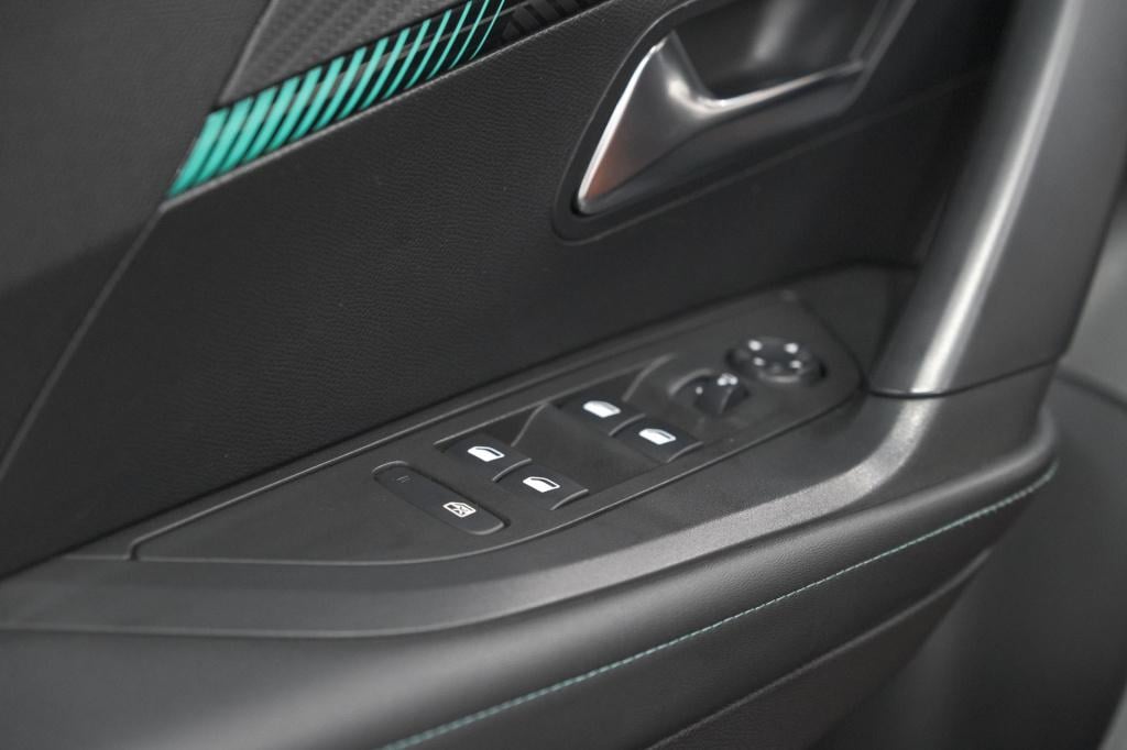 Peugeot E-2008 ev allure pack 50 kwh | 3 fase laadfunctie | parkeersensoren