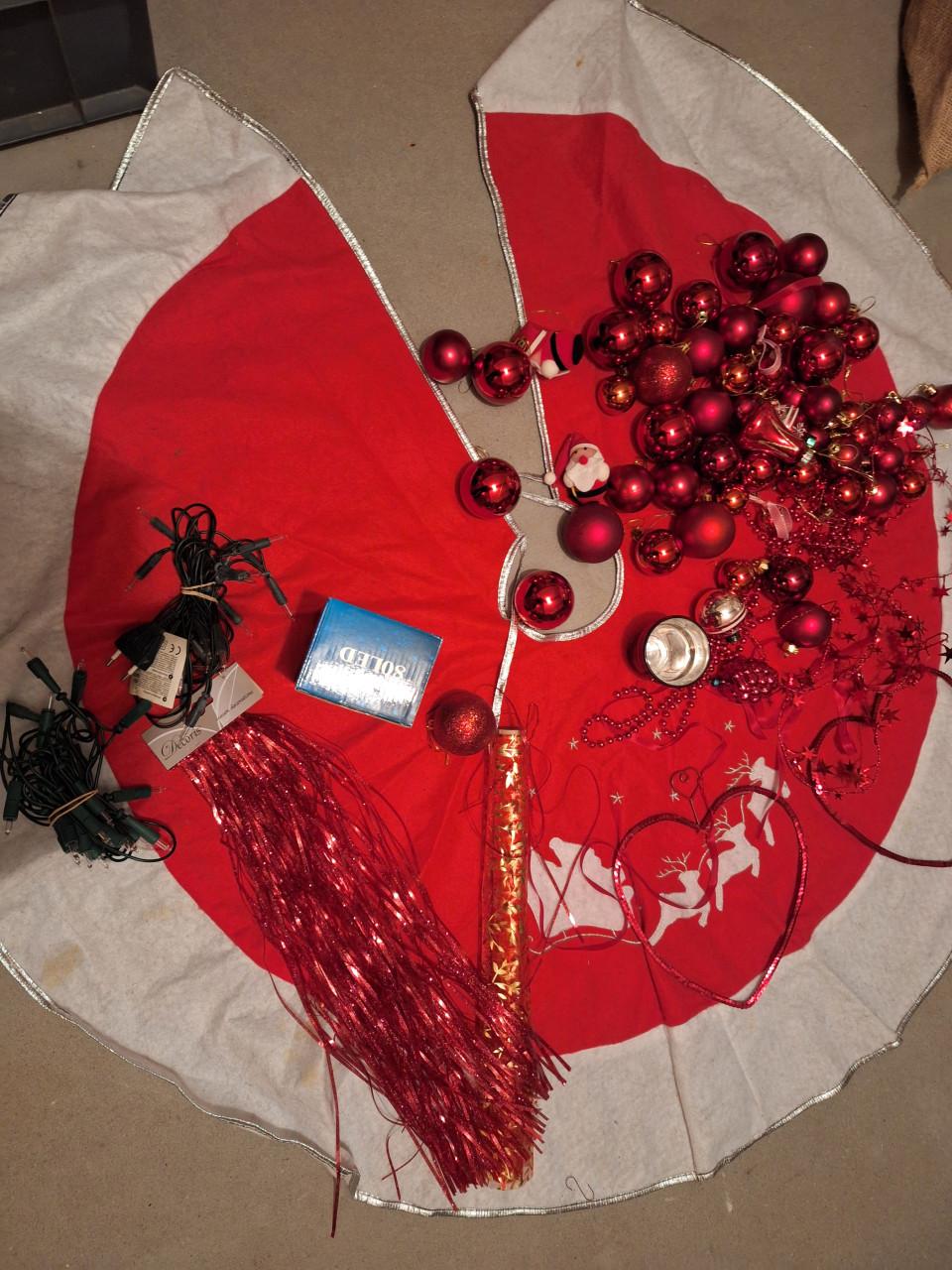 Rode kerstspullen met lampjes