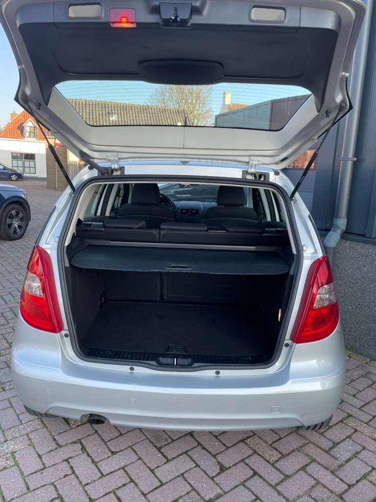 Mercedes-Benz A-Klasse blue efficiency business class