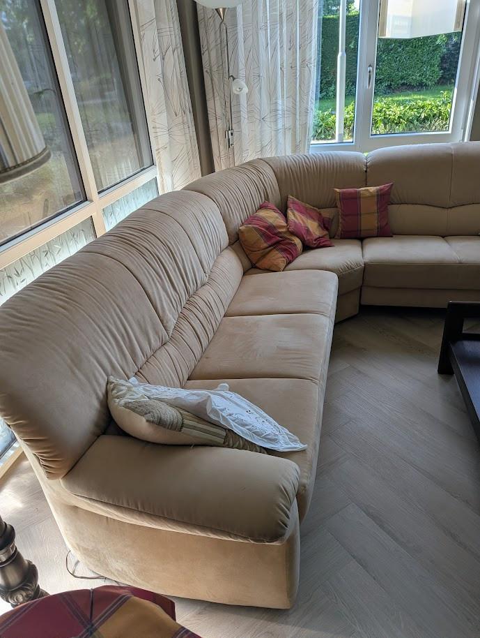 Grote L-Vormige Hoekbank Lichte Beige/Zandkleur – Nette Staat