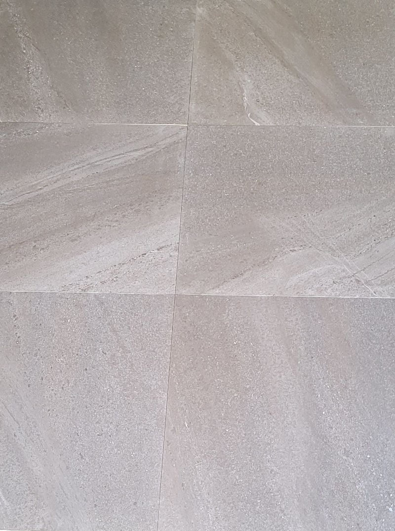 Ca 10,8 m² Mat grijze natuursteenlook tegel, 60x60 cm, van € 65,95/m² voor