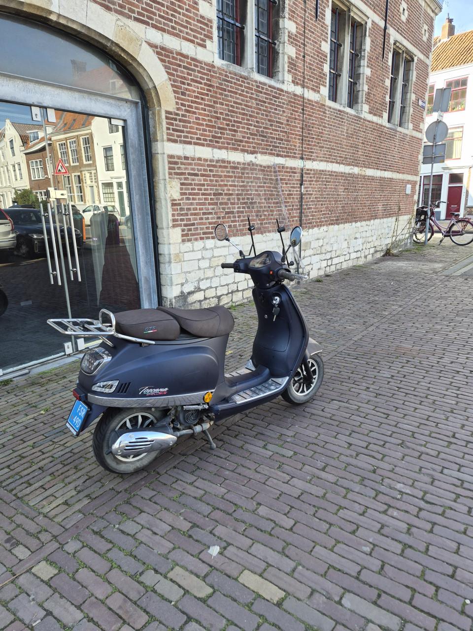 Leuke beginners scooter GTS Toscane Exclusieve 1,5 jr oud