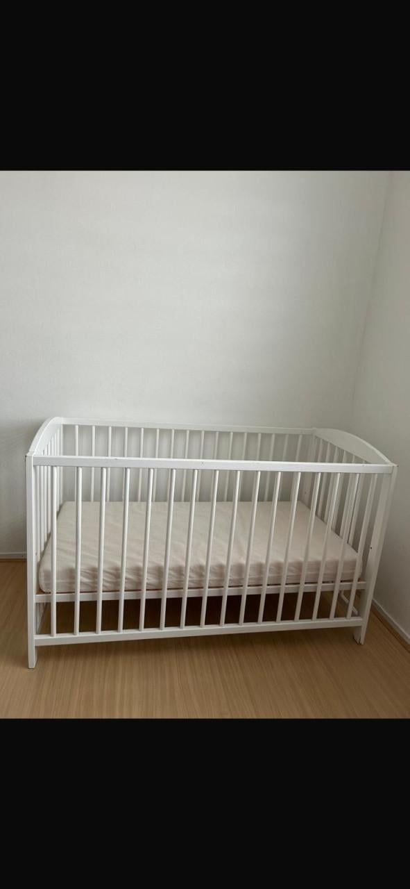 Mooie ledikant met matras