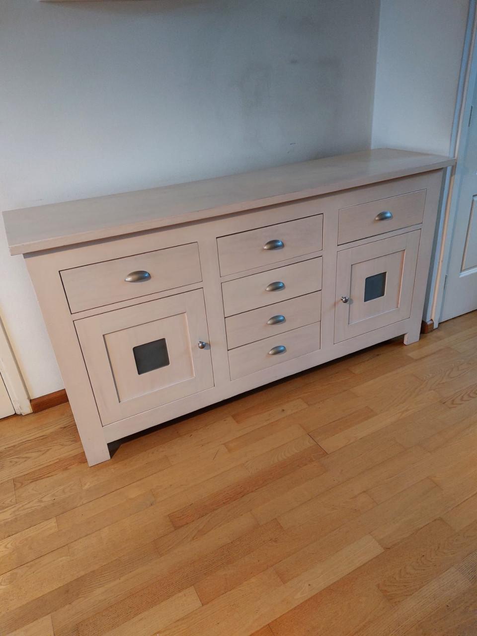 Elegant houten dressoir