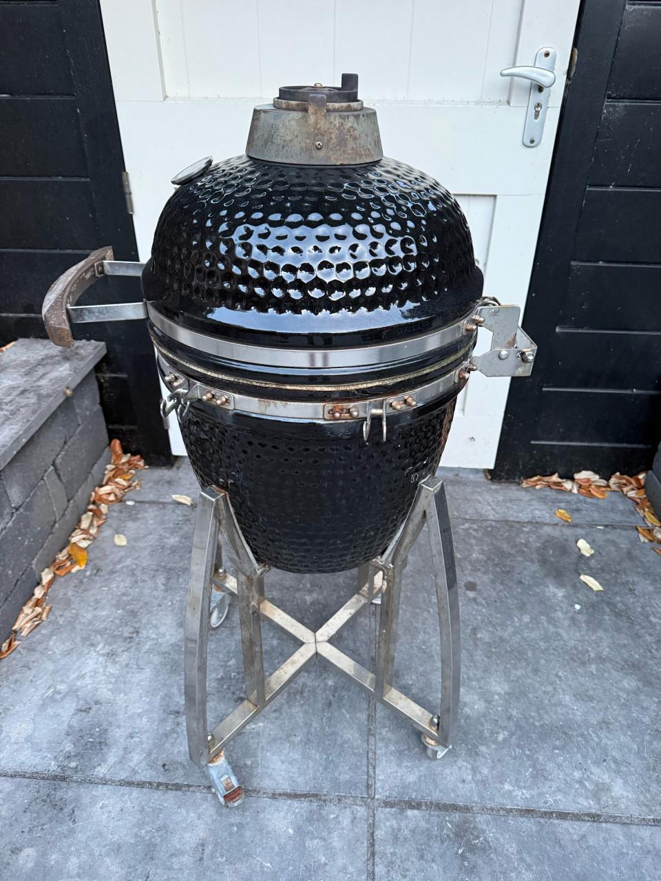 Kamado BBQ medium