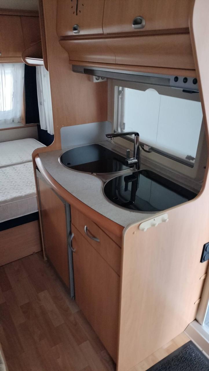 Hobby 400 SB met voortent en luifel