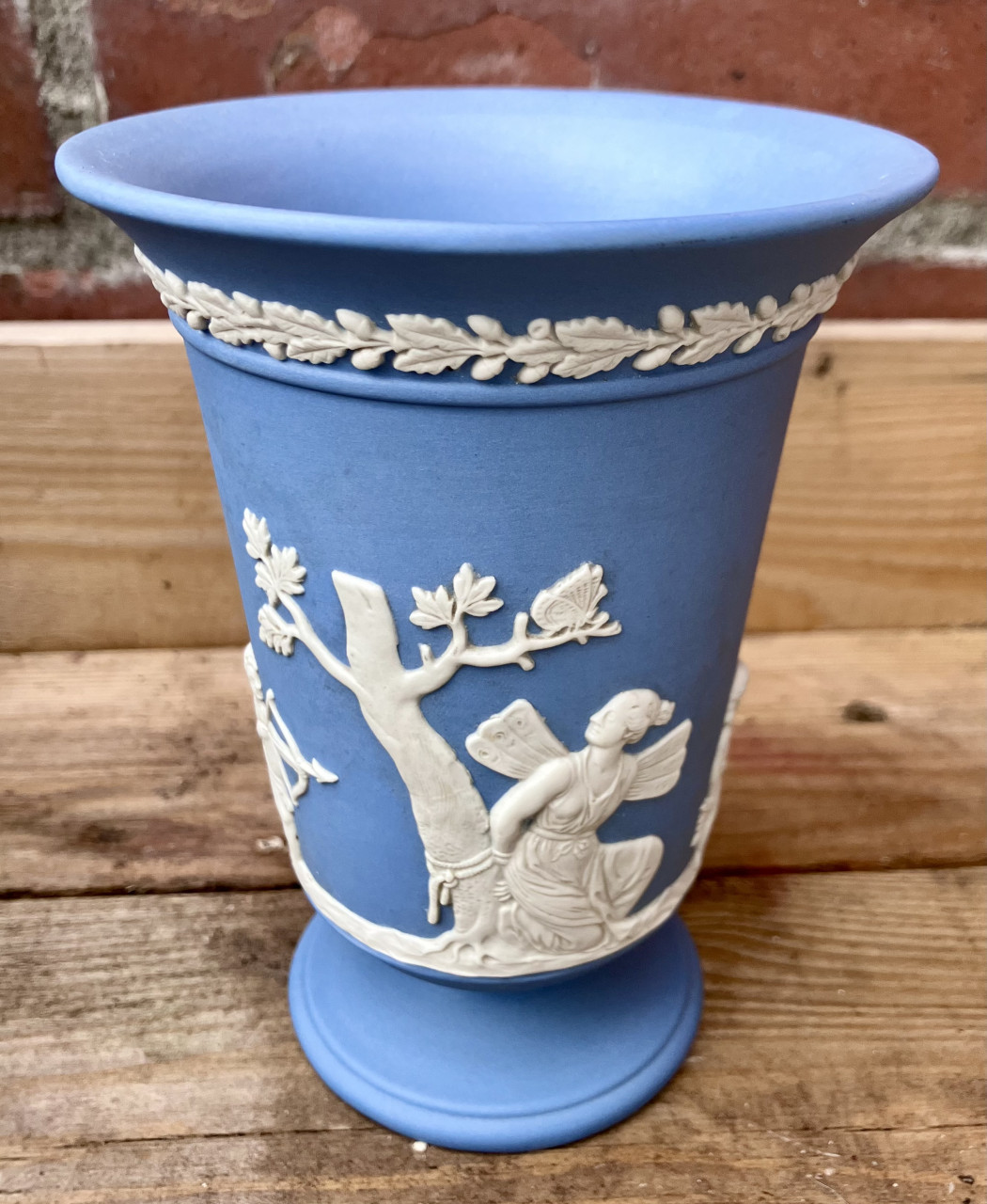 Wedgwood  vaasje en schoteltjes