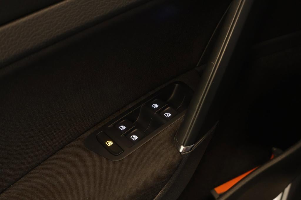 Volkswagen Golf 1.0 tsi connected series nl auto, carplay, all season bande