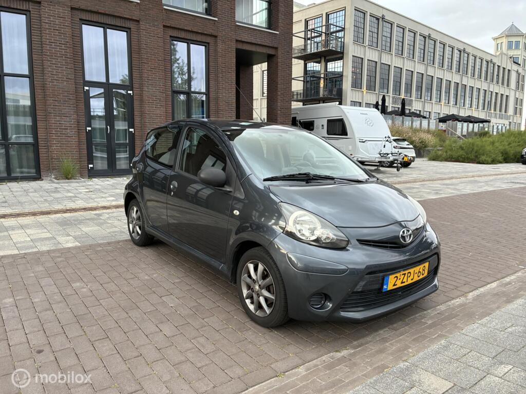 Toyota Aygo 1.0 VVT-i Tomtom Go Airco km116.001 Nap 5Deurs BJ2013