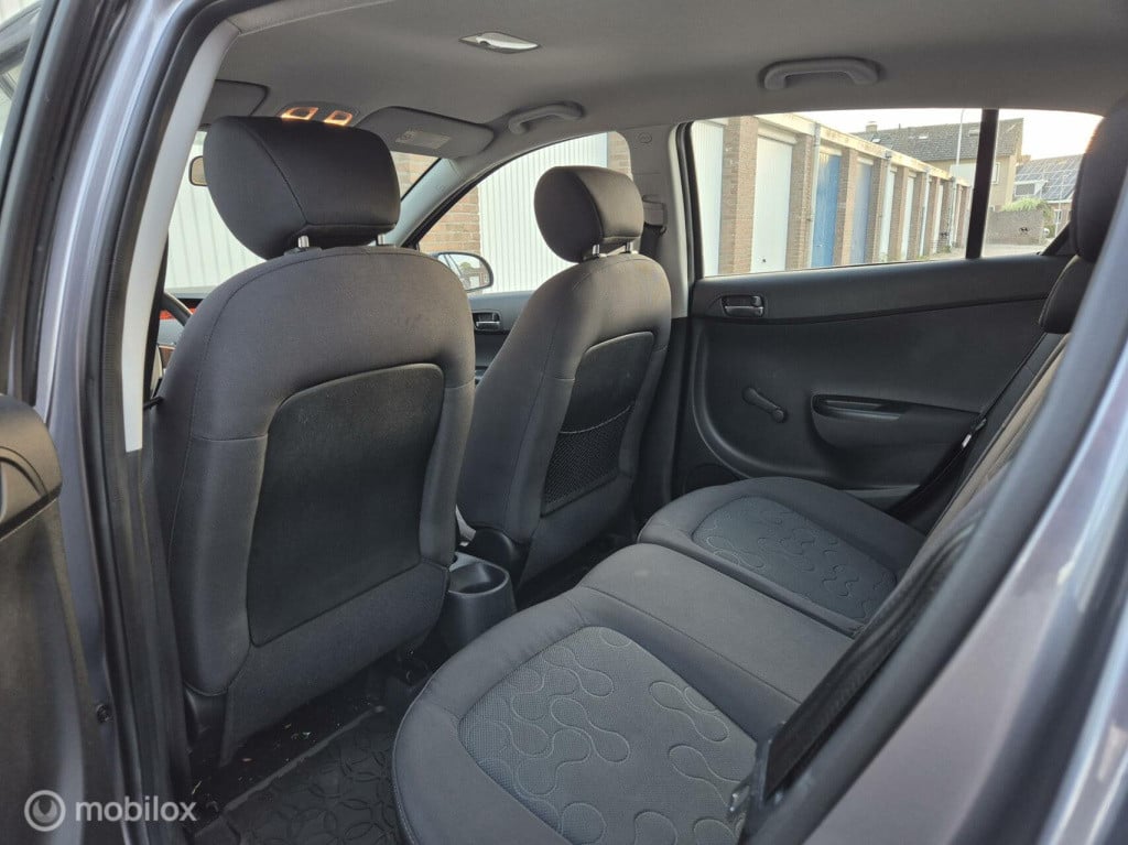 Hyundai I 20 1.2i dynamicversion / 5-deurs / dealeronderhouden/ airco / par