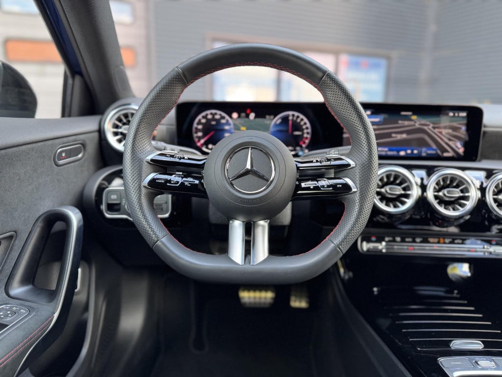 Mercedes-Benz A-Klasse 250 e star edition amg line soh 97% nl-auto, facelif