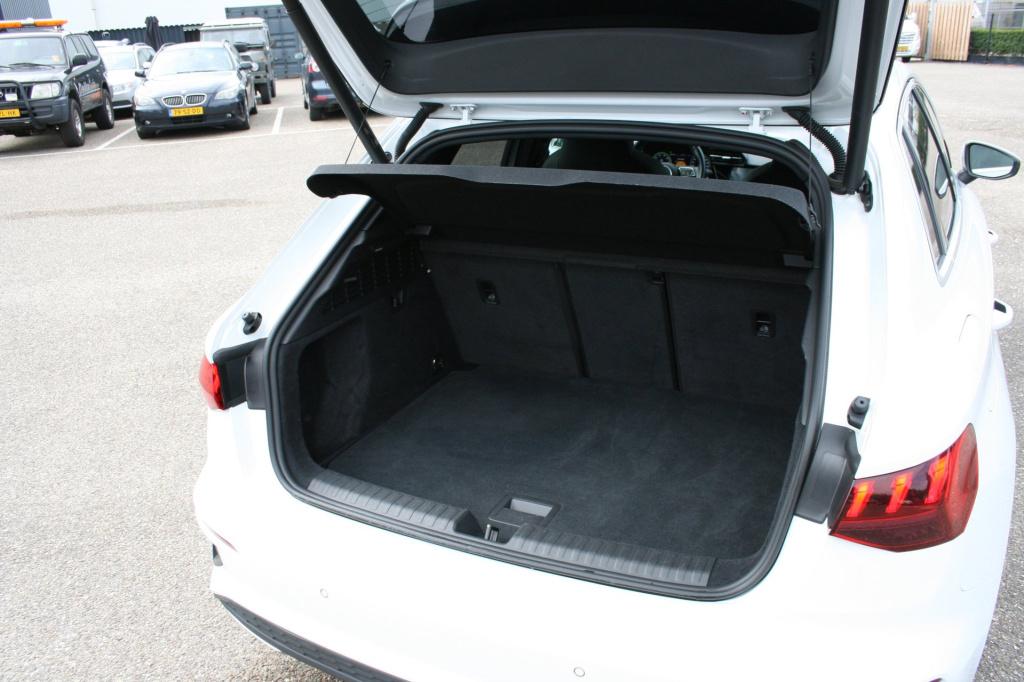 Audi A3 sportback 40 tfsi e s-line / pano / leer / matrix / camera / b&o
