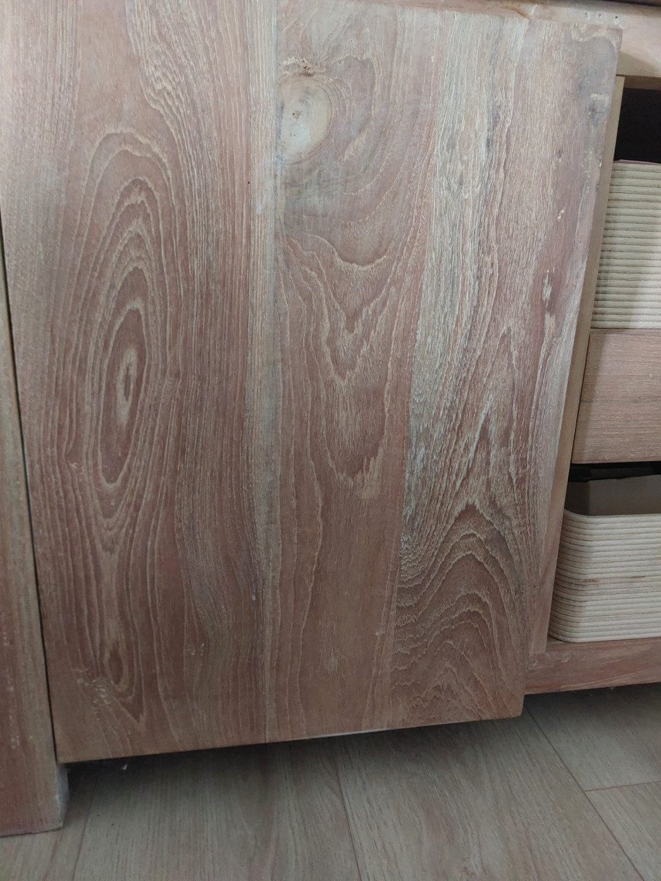 Tv kast van gezandstraald teak