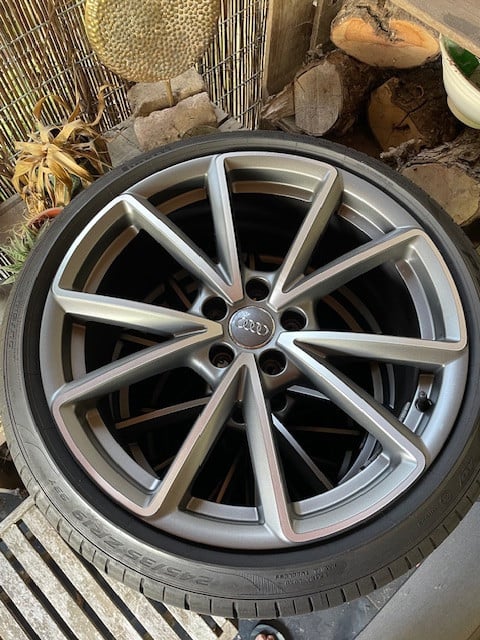 Mooie 19" Audi sport Velgen + Banden