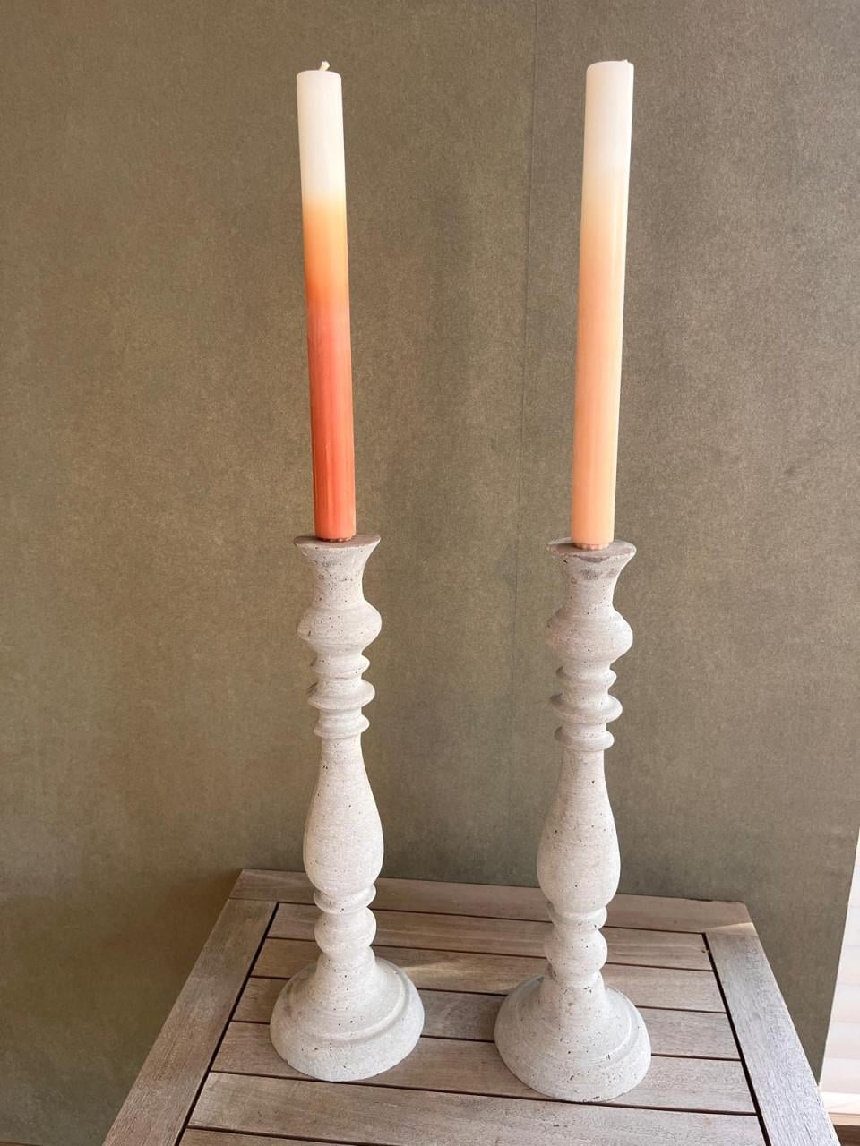 2 zware kandelaars