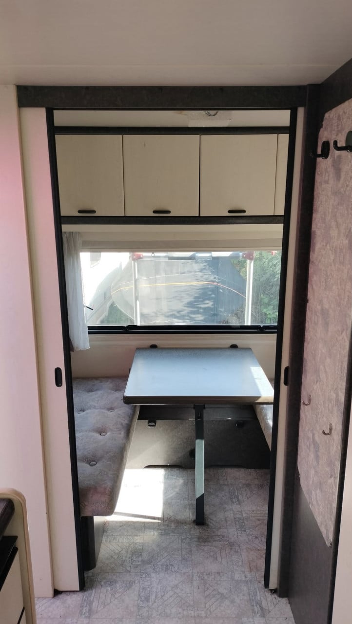 Hobby met voortent en luifel