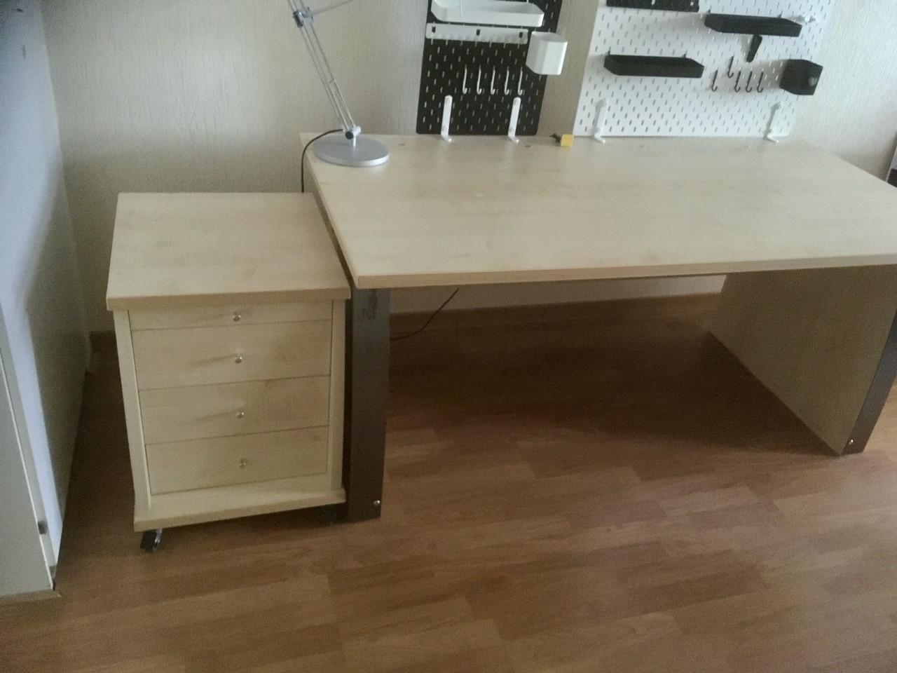 Professioneel bureau 160x80x73 (bxdxh).