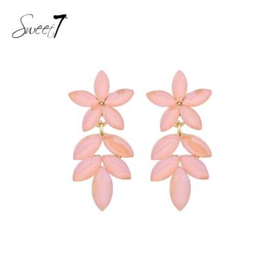 Oorbellen in lichtroze met bladvormige accenten