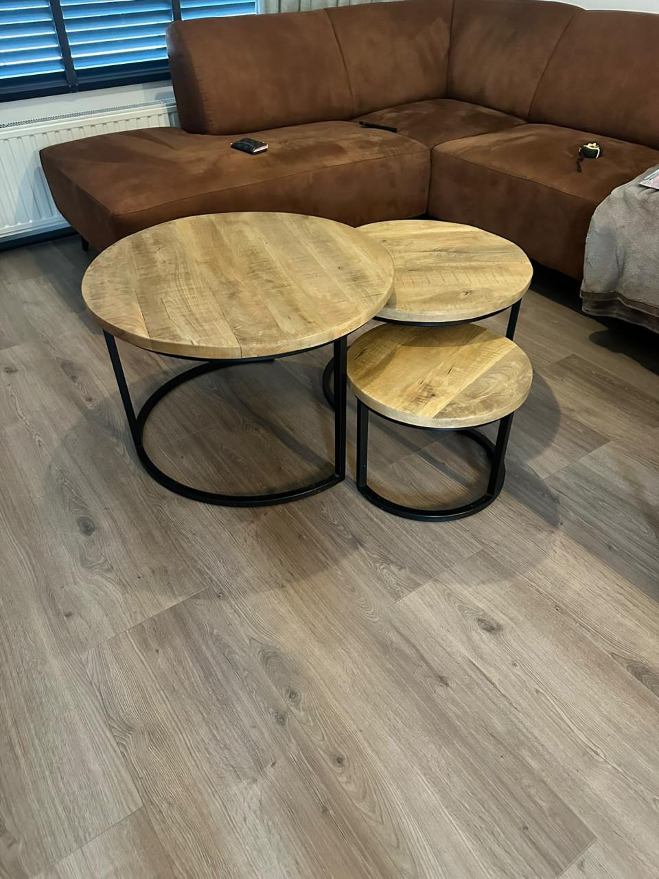 Mooie ronde eethoek + bijzet tafels