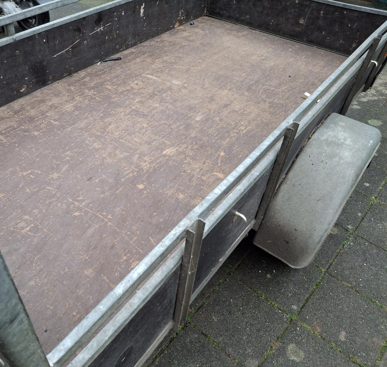 Aanhangwagen ongeremd.