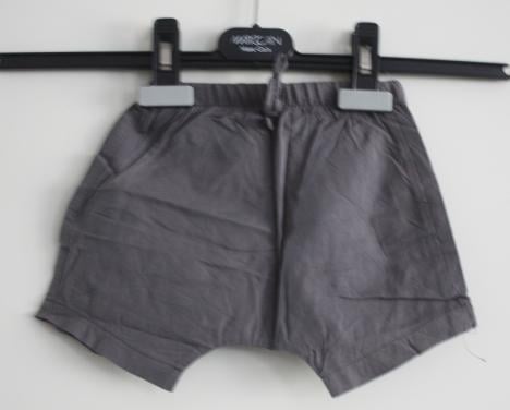 Broekje grijs maat 68