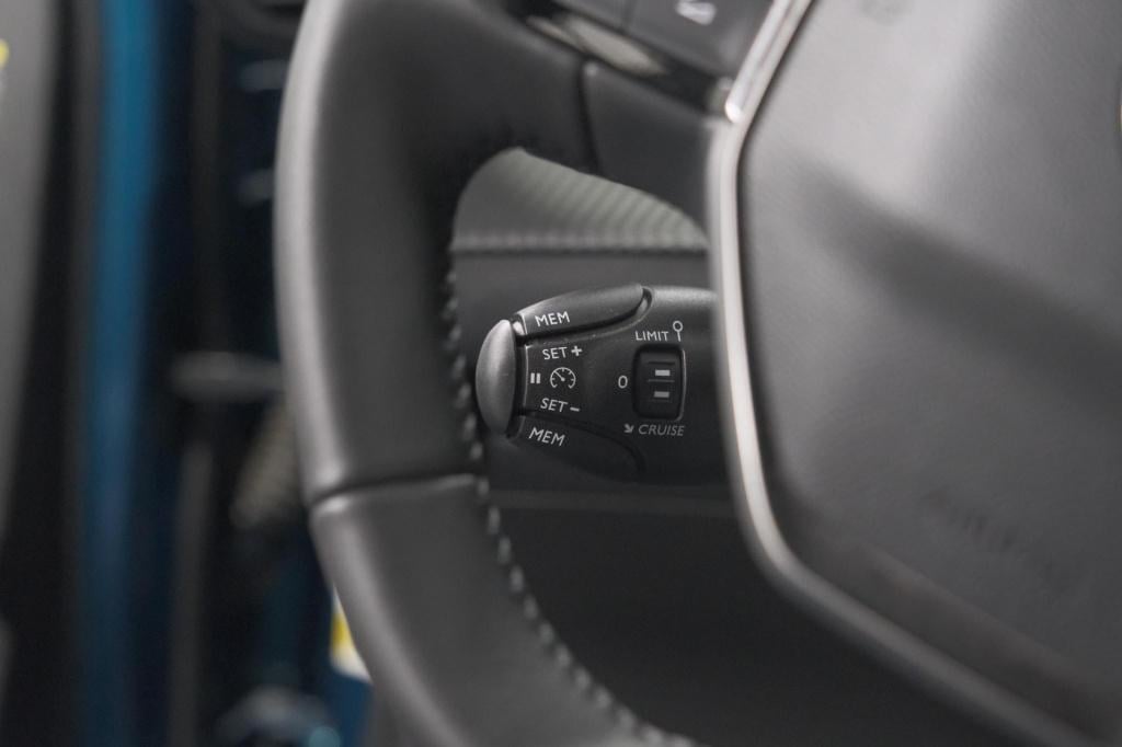 Peugeot E-2008 ev allure avantage 54 kwh | 97,8% soh | 11 kw lader | apple 