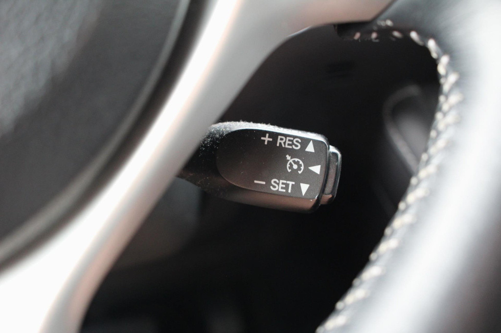 Lexus Ct 200h hybrid - pdc rondom + camera - stoel verw - xenon - parelwit 