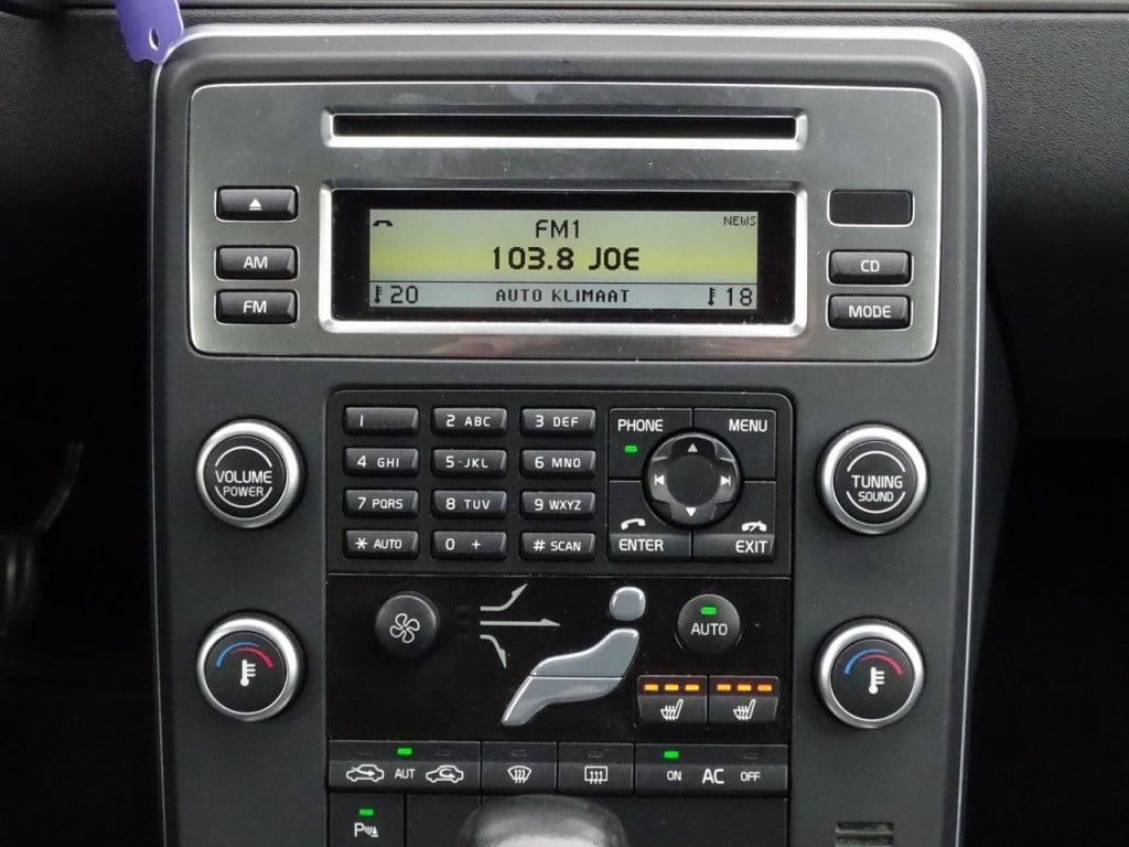 Volvo V70 2.0t momentum automaat | leder | bluetooth | stoelverwarming | na